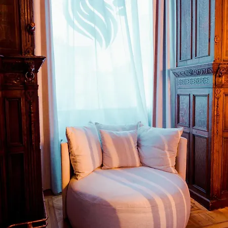 Heirloom - The Mansion 3* Gent